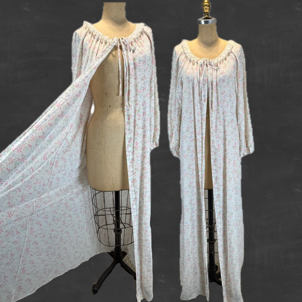 VINTAGE‎ Montgomery Ward cottage floral Peignoir soft fleece dressing gown lace